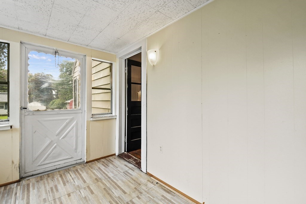 40 New Boston Road Sturbridge, MA 01566 - Photo 28 of 36 a view of an empty room with glass door
