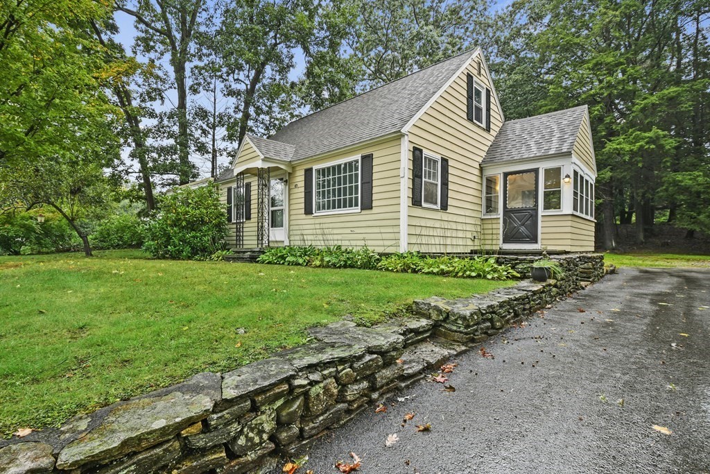 40 New Boston Road Sturbridge, MA 01566 - Photo 30 of 36 a front view of a house with a yard