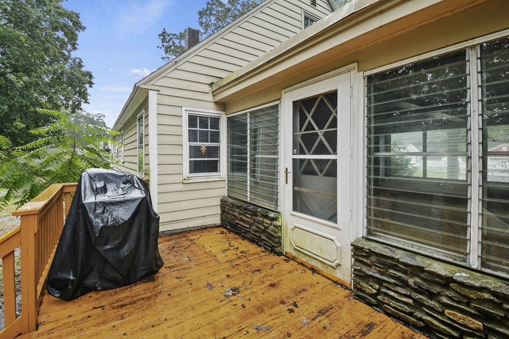 40 New Boston Road Sturbridge, MA 01566 - Photo 33 of 36 a view of a house with a door