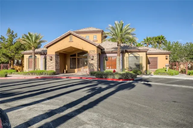 $2,000 | 8250 North Grand Canyon Drive, Unit 2051, Las Vegas, NV 89166