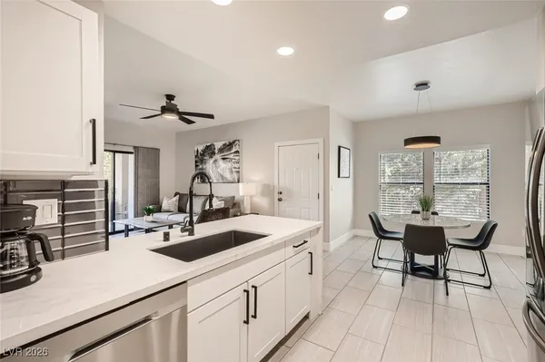 $2,000 | 8250 North Grand Canyon Drive, Unit 2051, Las Vegas, NV 89166