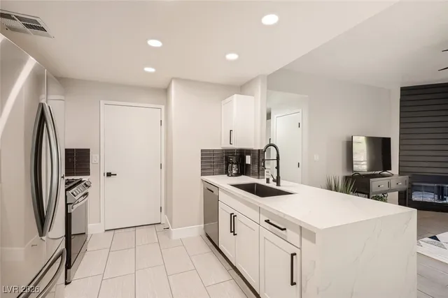 $2,000 | 8250 North Grand Canyon Drive, Unit 2051, Las Vegas, NV 89166