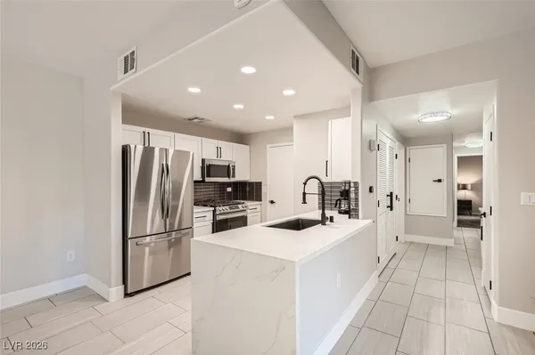 $2,000 | 8250 North Grand Canyon Drive, Unit 2051, Las Vegas, NV 89166