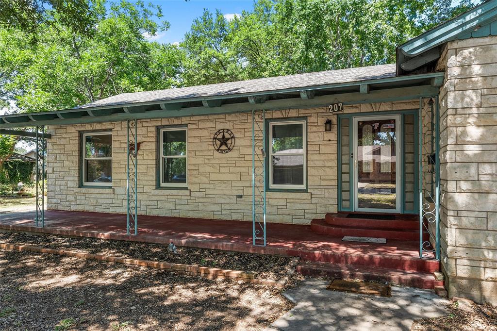 207 North Marable Street West, TX 76691 - Photo 4 of 35