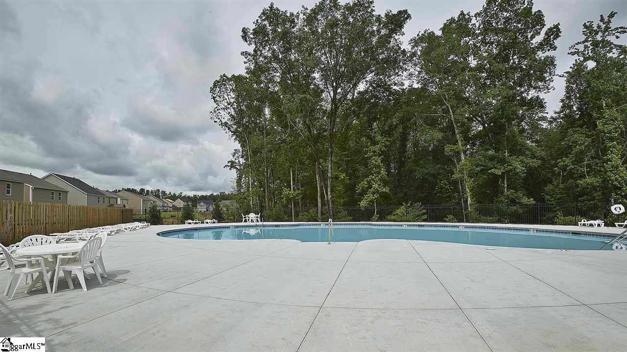 132 Lake Grove Road Simpsonville, SC 29681 - Photo 3 of 5 Gallery Image 3