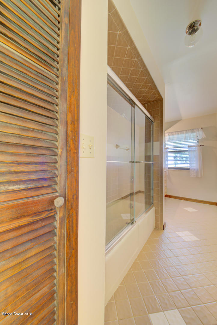 4660 Rector Road Cocoa, FL 32926 - Photo 37 of 56 bathroom 2 tub & linen closet