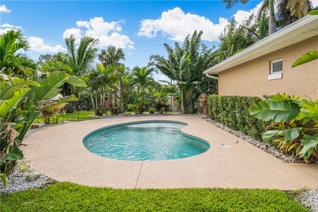 6425 33rd Lane Vero Beach, FL 32966 - Photo 26 of 29 a view of outdoor space yard and house
