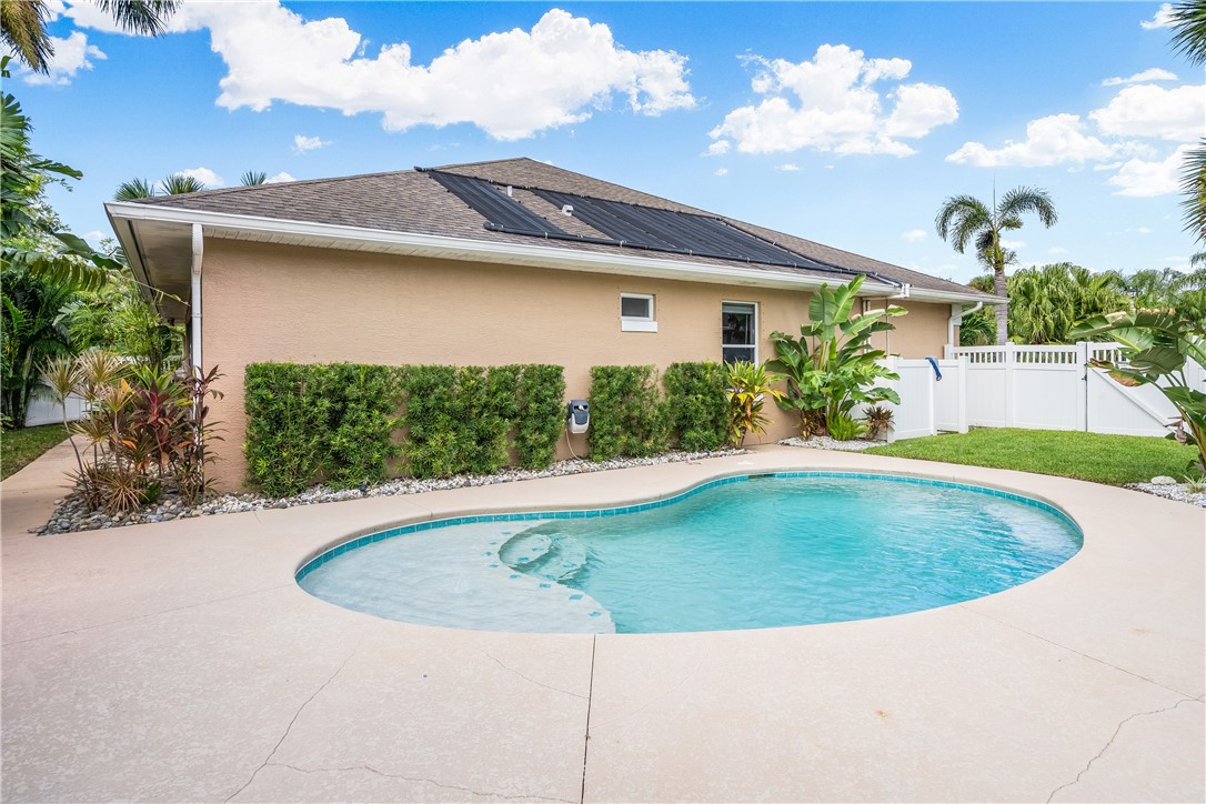 6425 33rd Lane Vero Beach, FL 32966 - Photo 27 of 29 a view of outdoor space yard and swimming pool
