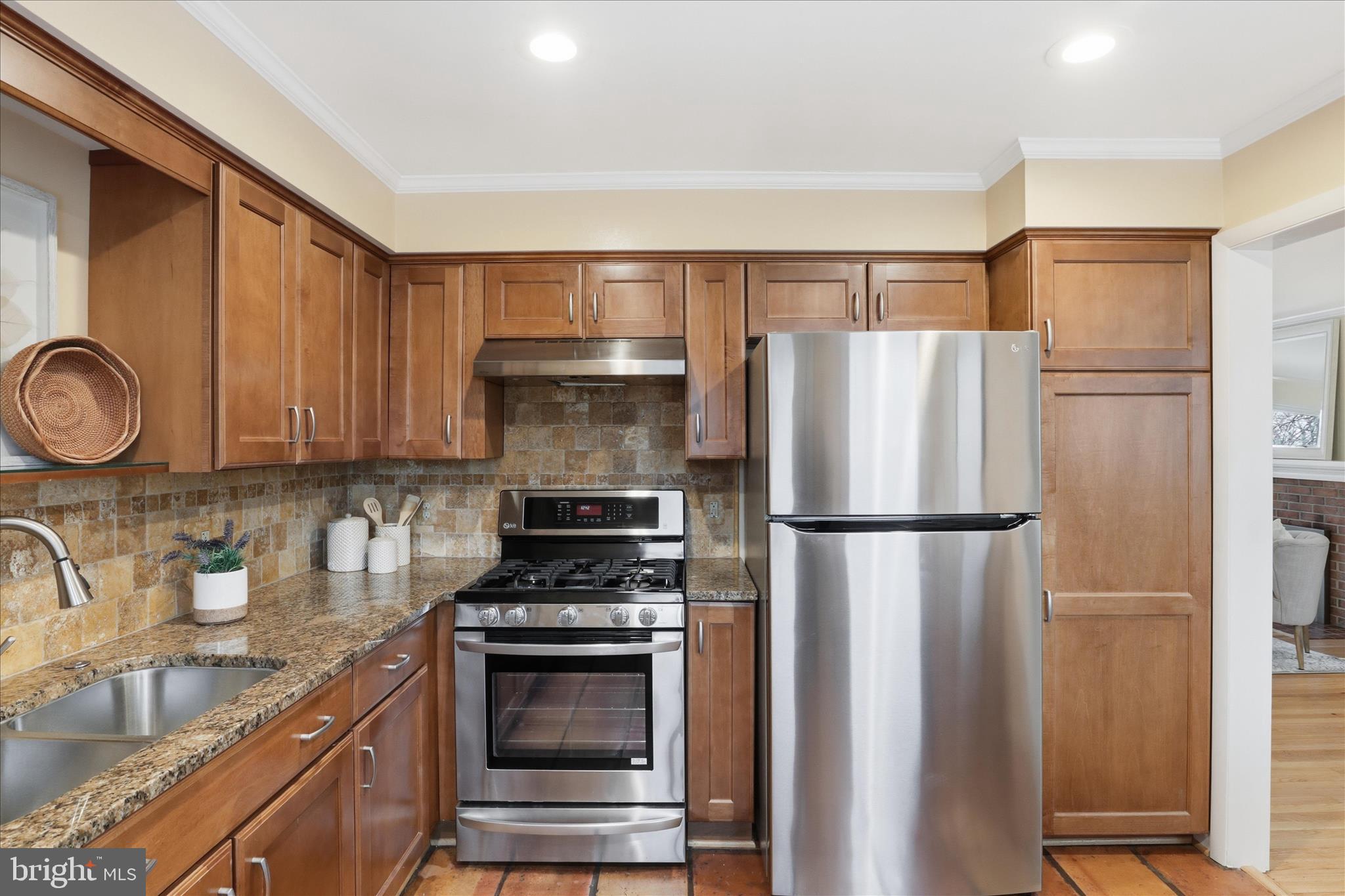 7921 Ellet Road Springfield, VA 22151 - Photo 12 of 44 Kitchen with SS Appliances