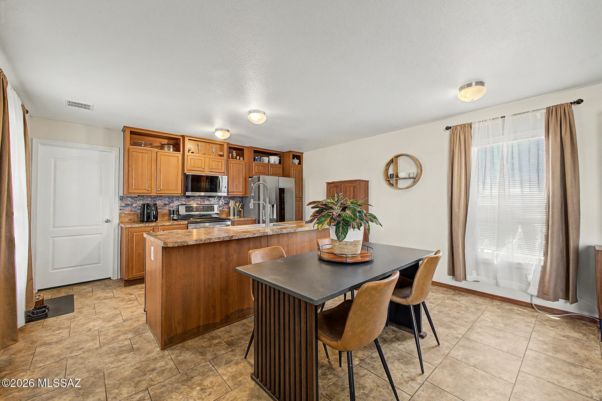 17445 West Chinle Road Marana, AZ 85653 - Photo 13 of 32 14 - Chinle 17445