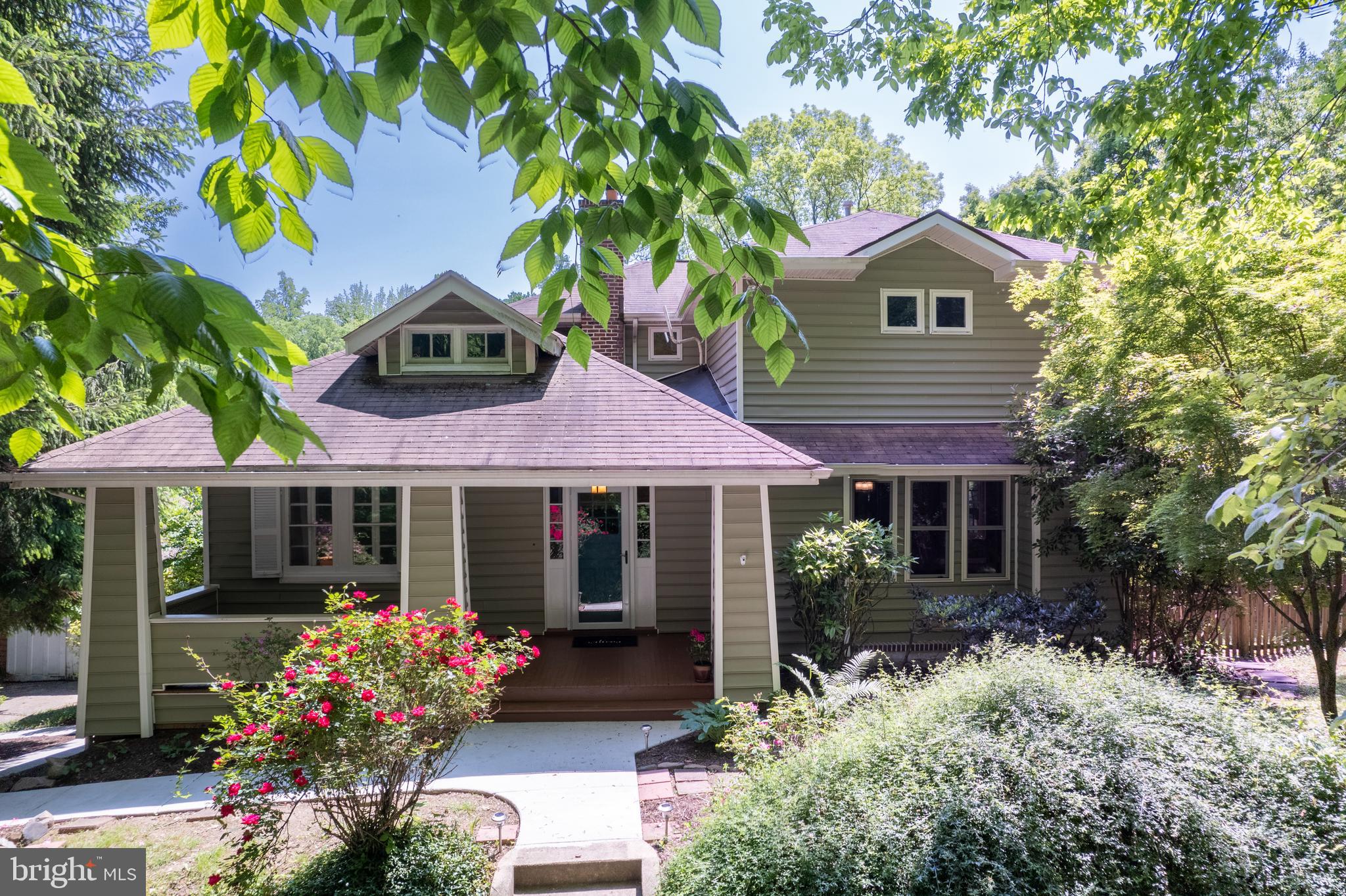 Fabulous porch front colonial on great street