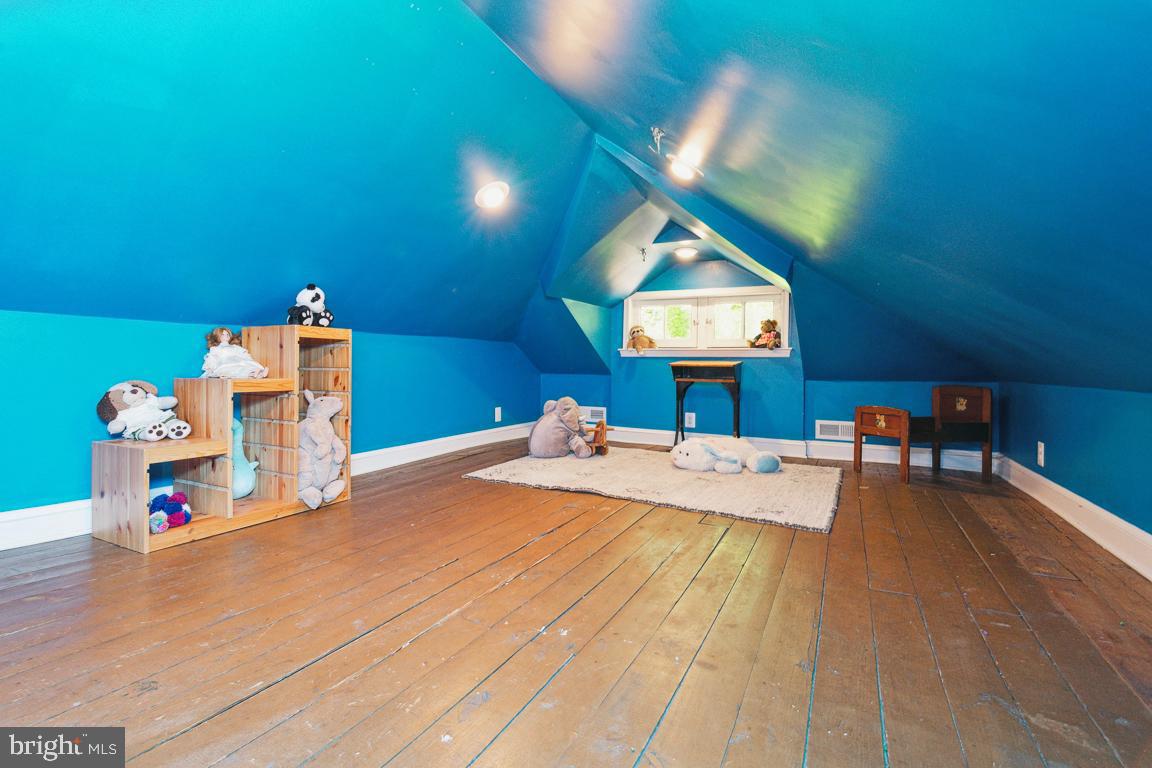 1813 Fairbank Road Baltimore, MD 21209 - Photo 44 of 65 Very clever space very versatile