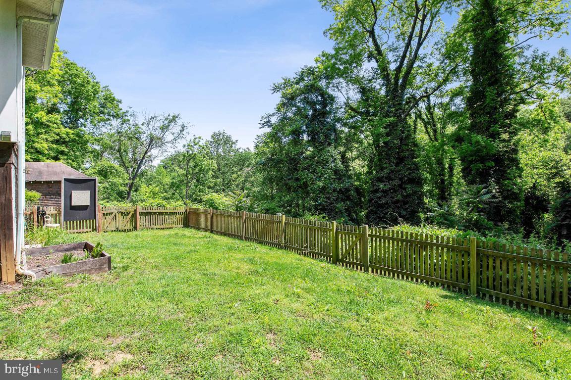 1813 Fairbank Road Baltimore, MD 21209 - Photo 58 of 65 Side yard fenced