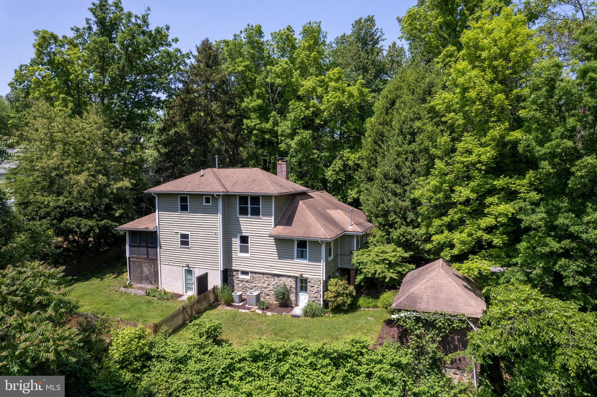 1813 Fairbank Road Baltimore, MD 21209 - Photo 6 of 65 Easy access to back yard from lower level