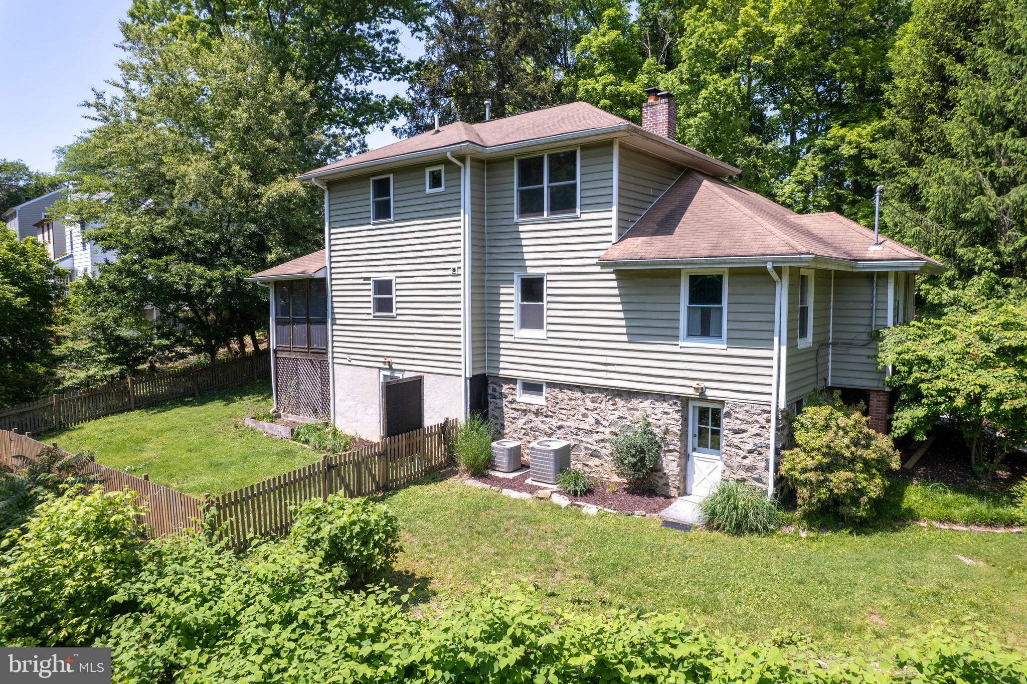 1813 Fairbank Road Baltimore, MD 21209 - Photo 7 of 65