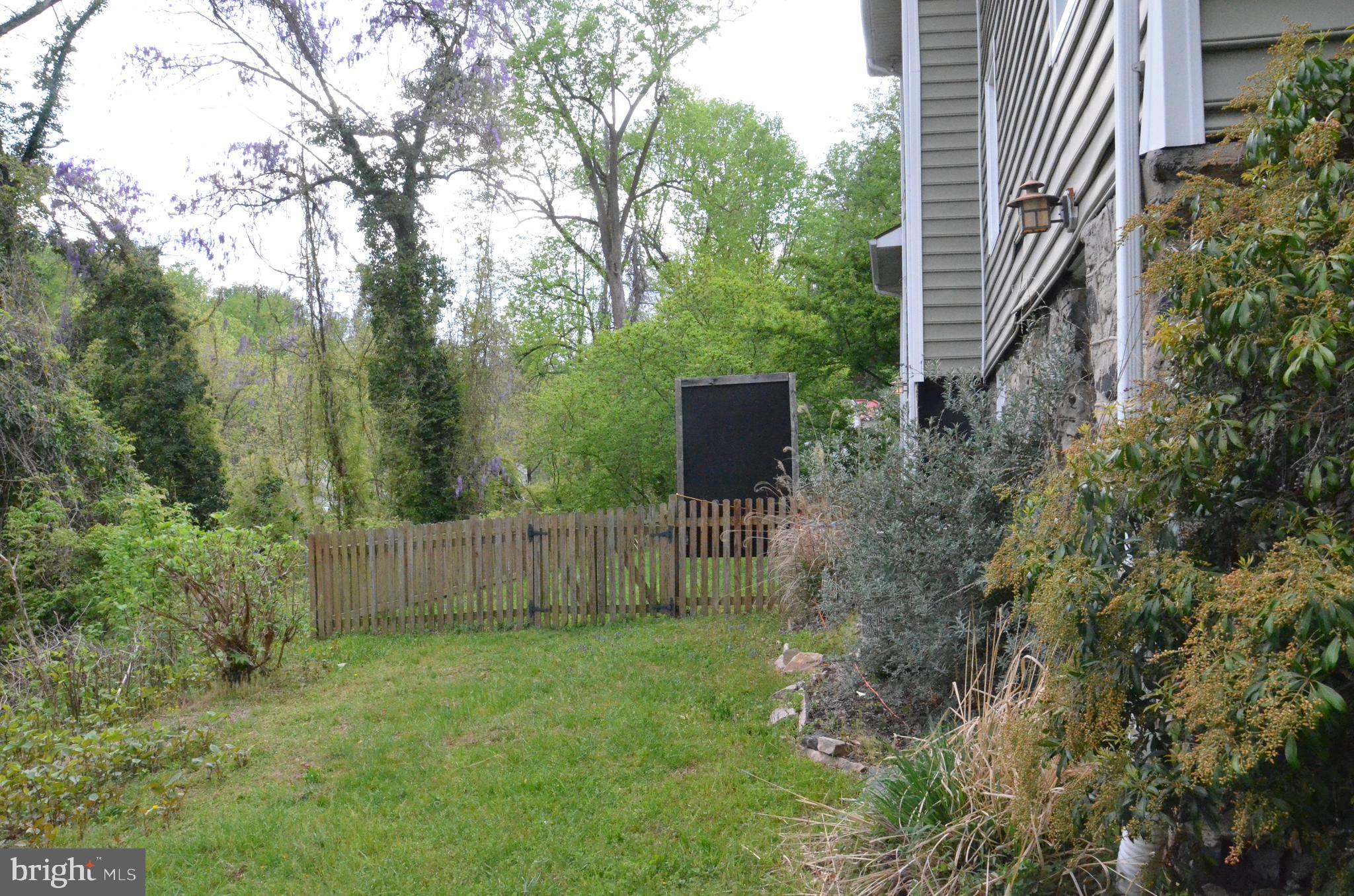 1813 Fairbank Road Baltimore, MD 21209 - Photo 9 of 65 Fenced back play yard