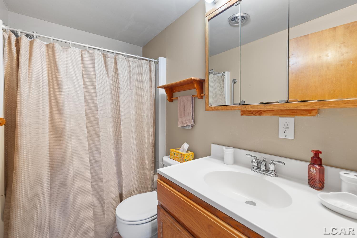 2439 Airport Road Adrian, MI 49221 - Photo 6 of 45