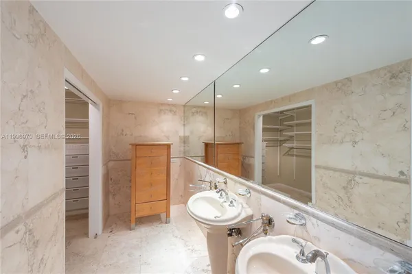 $4,500 | 590 Ocean Drive, Unit 2C, Key Biscayne, FL 33149