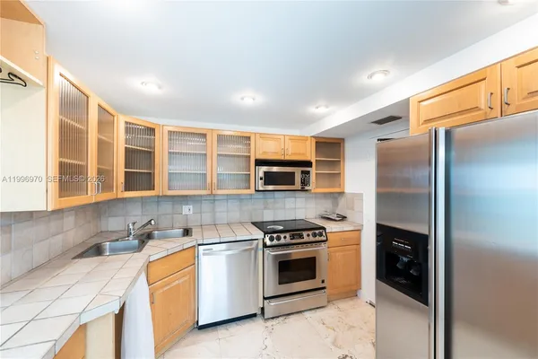 $4,500 | 590 Ocean Drive, Unit 2C, Key Biscayne, FL 33149