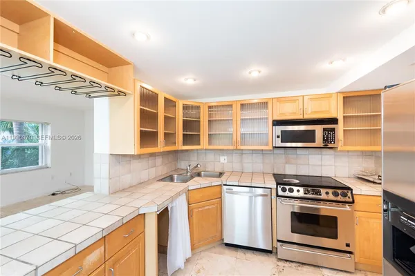 $4,500 | 590 Ocean Drive, Unit 2C, Key Biscayne, FL 33149