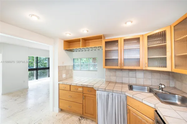 $4,500 | 590 Ocean Drive, Unit 2C, Key Biscayne, FL 33149