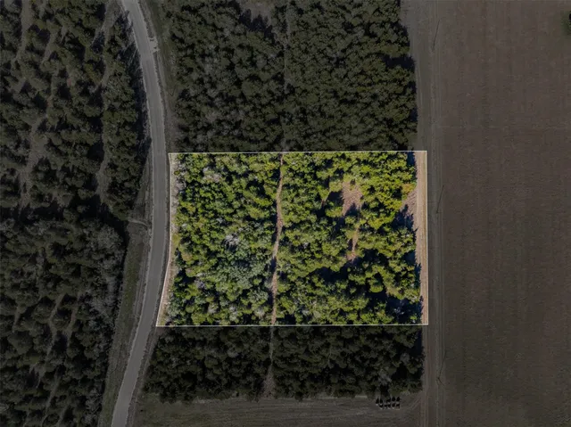 a black and white photo of a screen