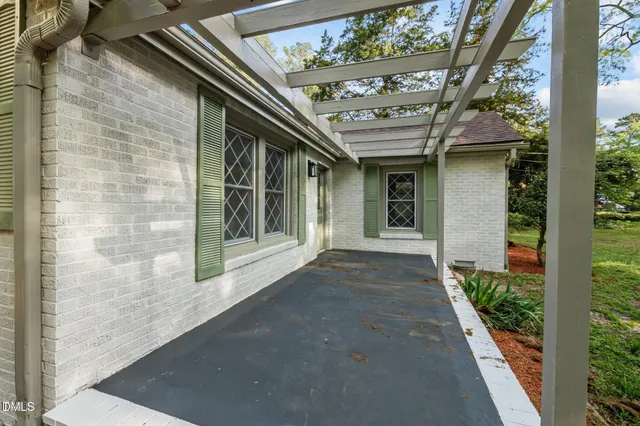 a view of entrance door of the house
