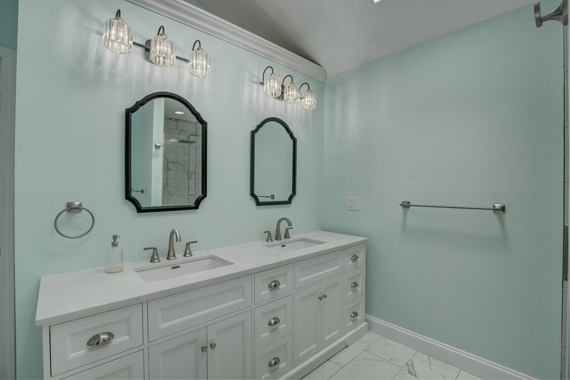 1025 Jackson Road Covington, KY 41011 - Photo 16 of 45 Bath1_1