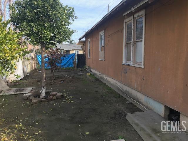 Undisclosed Address Wasco, CA 93280 - Photo 10 of 10 a backyard of a house with seating space