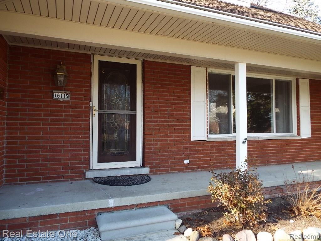 16115 Riverside Street Livonia, MI 48154 - Photo 3 of 29