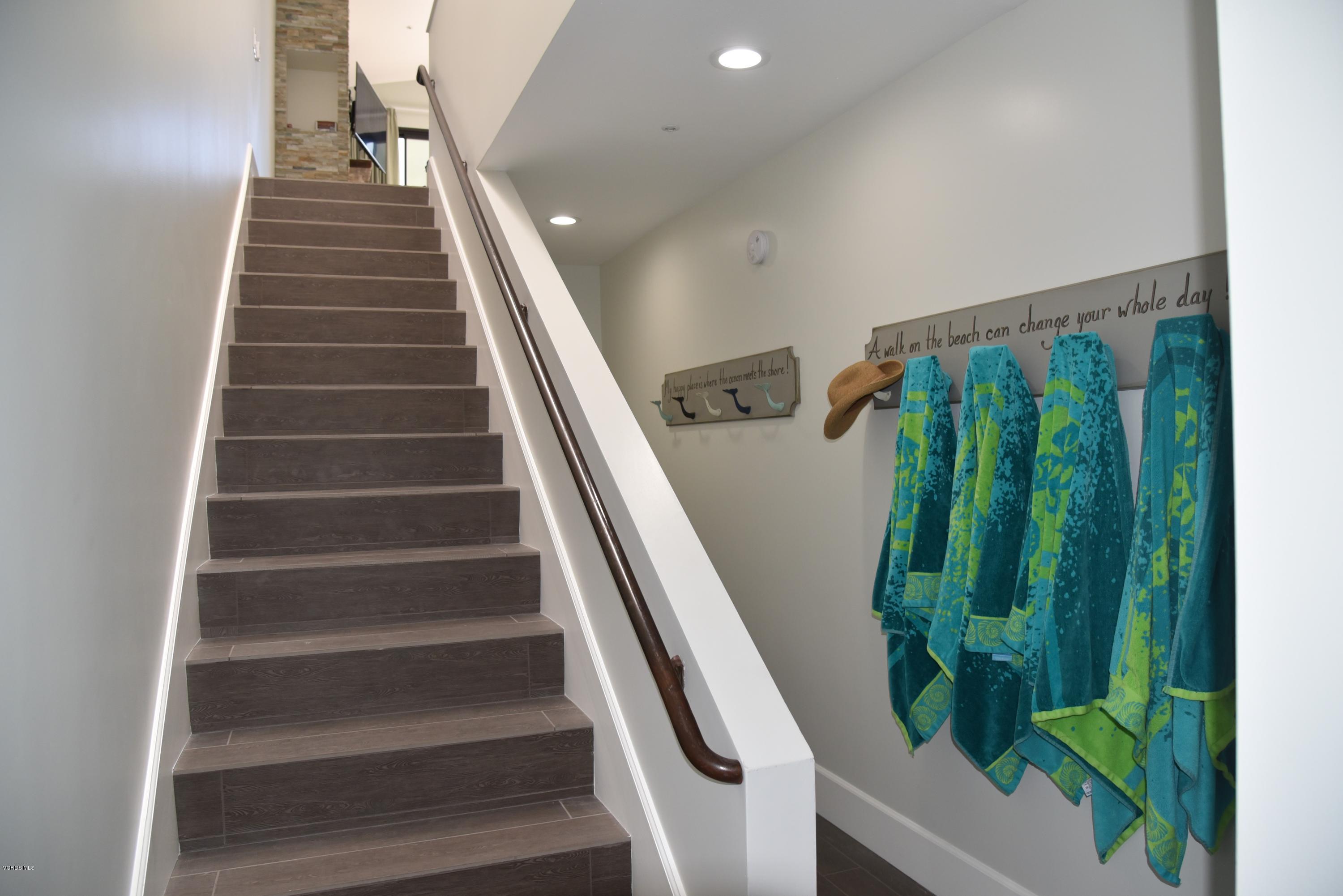 4885 Sandyland Road, Unit 2 Carpinteria, CA 93013 - Photo 25 of 39 a view of entryway