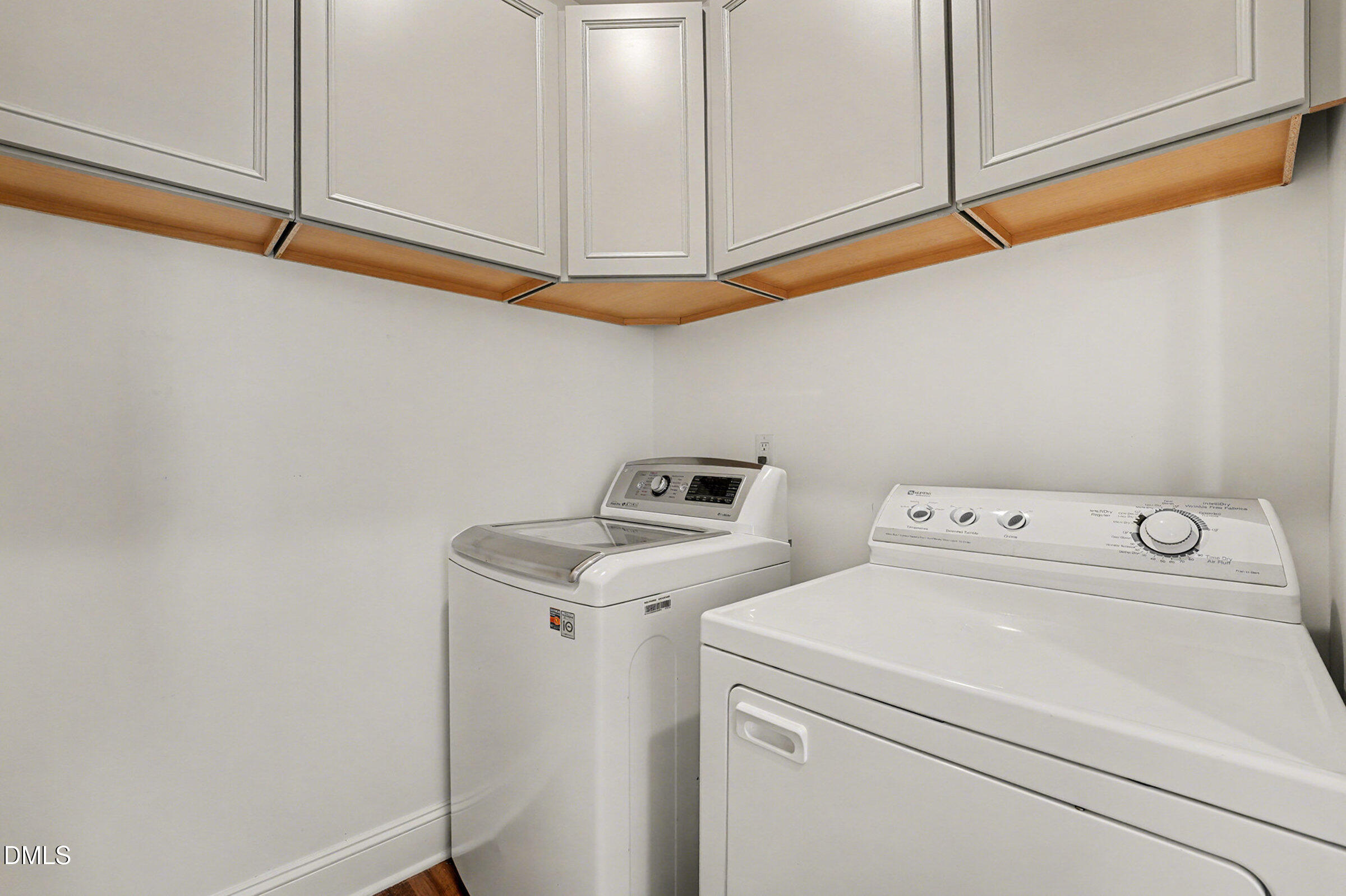 43 Davidson Street Clayton, NC 27520 - Photo 25 of 45 a utility room with dryer and washer