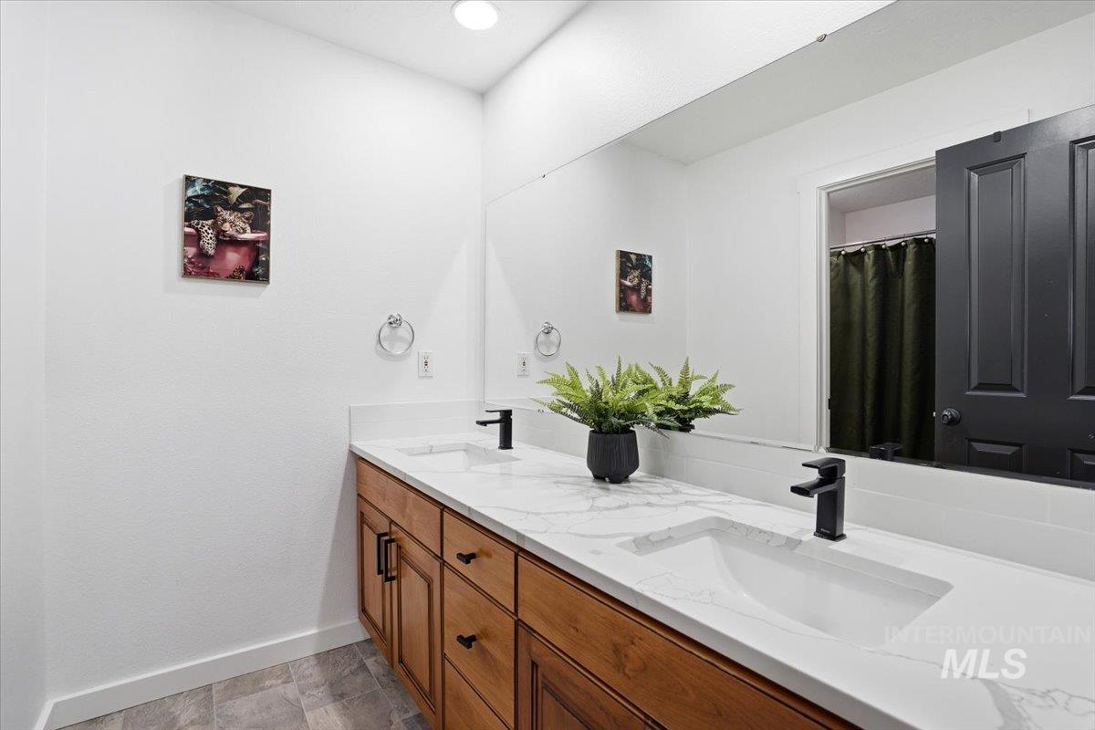 342 North Clearpoint Way Eagle, ID 83616 - Photo 34 of 50 Bathroom featuring double vanity and a shower with curtain