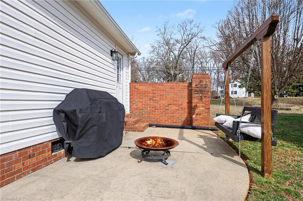 323 Jarrett Road Thomasville, NC 27360 - Photo 22 of 25 Gallery Image 22