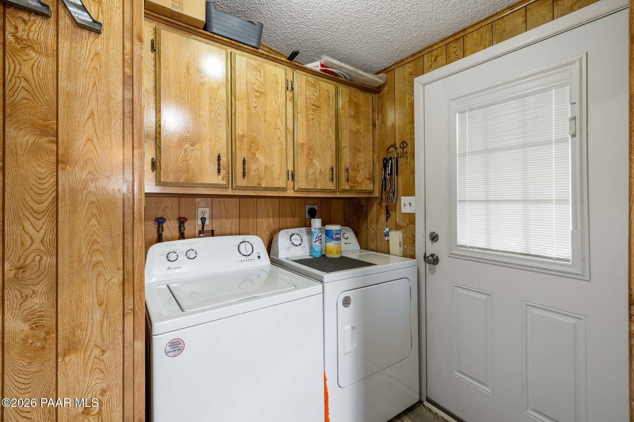 10194 East Durham Road Dewey, AZ 86327 - Photo 18 of 47 a utility room with dryer and washer