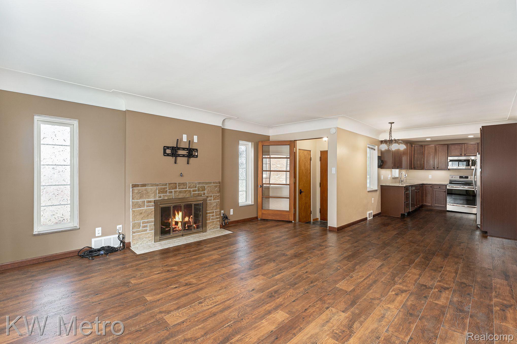 15570 Charles R Avenue Eastpointe, MI 48021 - Photo 9 of 32 Gallery Image 9
