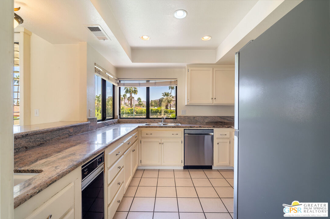 45358 Driftwood Drive Palm Desert, CA 92260 - Photo 11 of 30