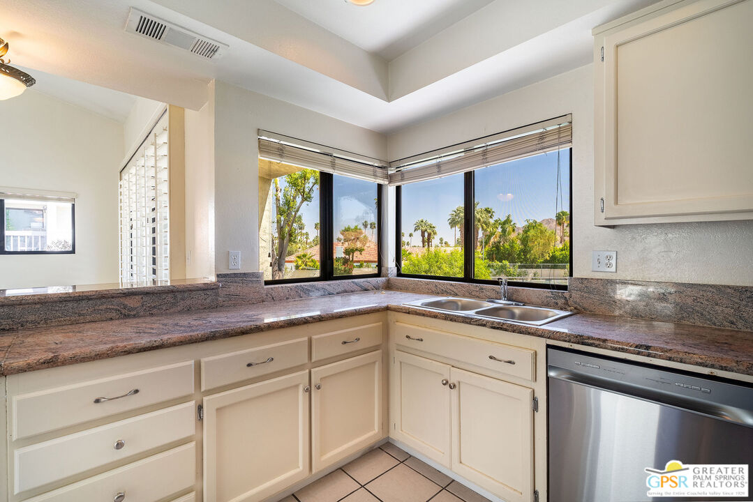 45358 Driftwood Drive Palm Desert, CA 92260 - Photo 12 of 30