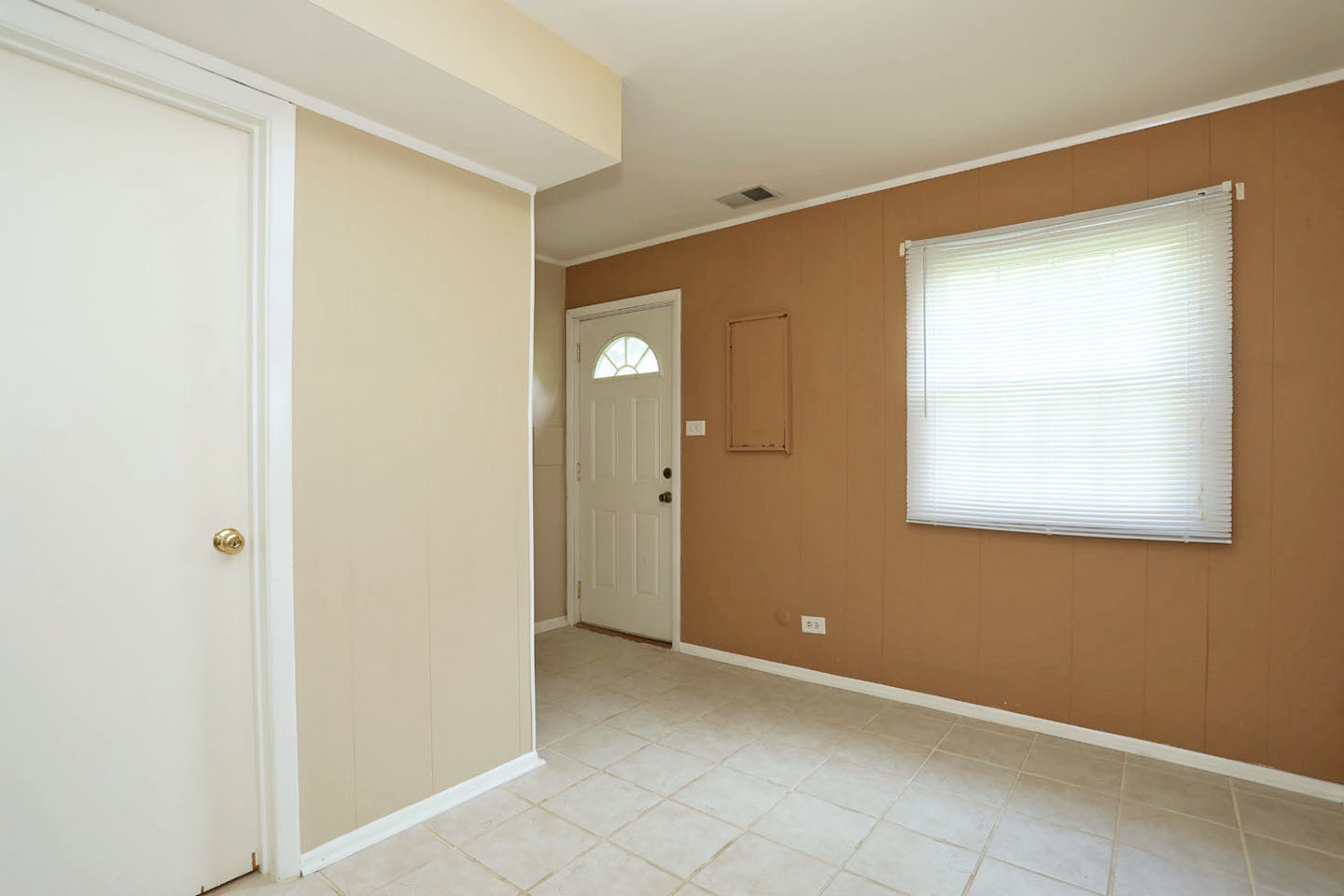1324 Chartwell Road Schaumburg, IL 60169 - Photo 14 of 36