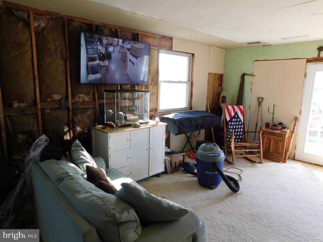 570 Garton Road Bridgeton, NJ 08302 - Photo 6 of 17 Living Room