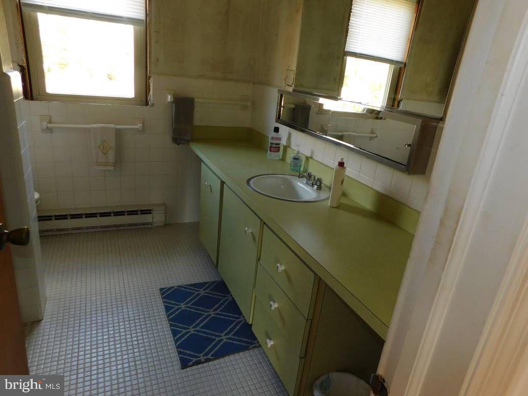 570 Garton Road Bridgeton, NJ 08302 - Photo 10 of 17 Bathroom: