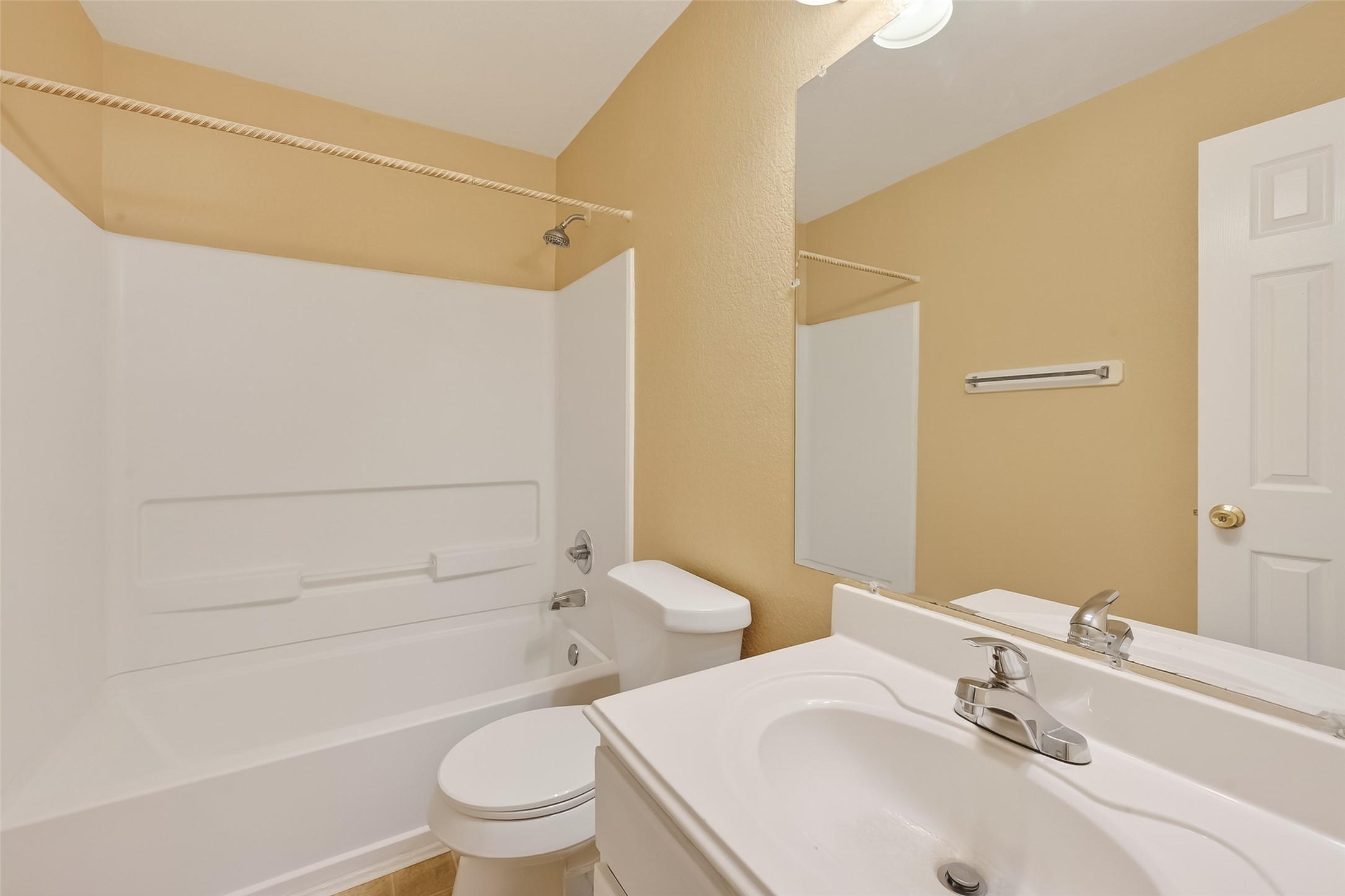 22802 Sherioaks Lane Spring, TX 77389 - Photo 17 of 37 Second full bathroom is located on the second floor.