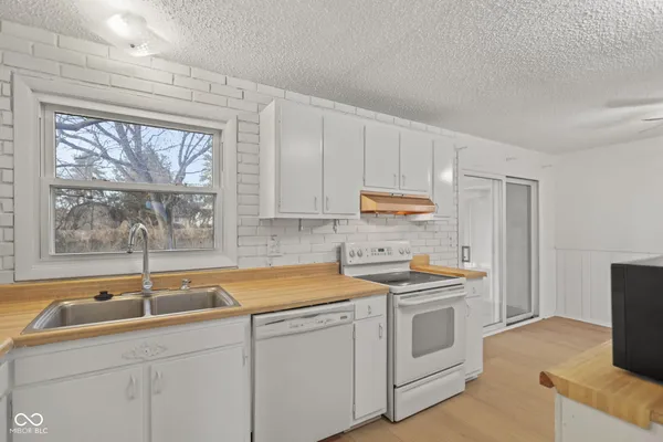 $2,000 | 8856 Moll Drive, Fishers, IN 46038