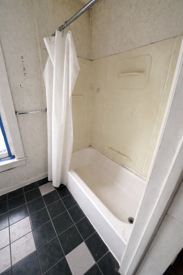 218 South Ida Street Lacon, IL 61540 - Photo 5 of 8 a bathroom with a bathtub and a shower