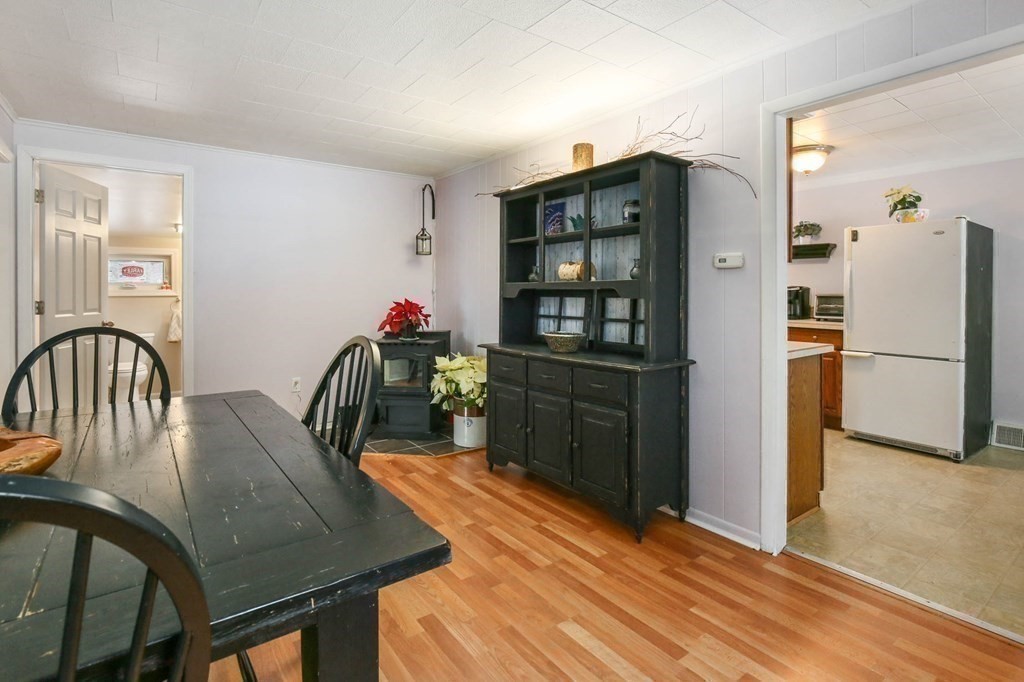 43 River Road Sturbridge, MA 01566 - Photo 5 of 42