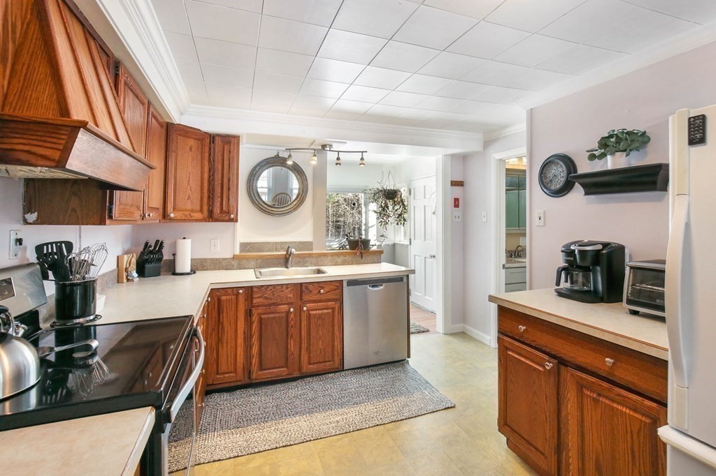 43 River Road Sturbridge, MA 01566 - Photo 8 of 42