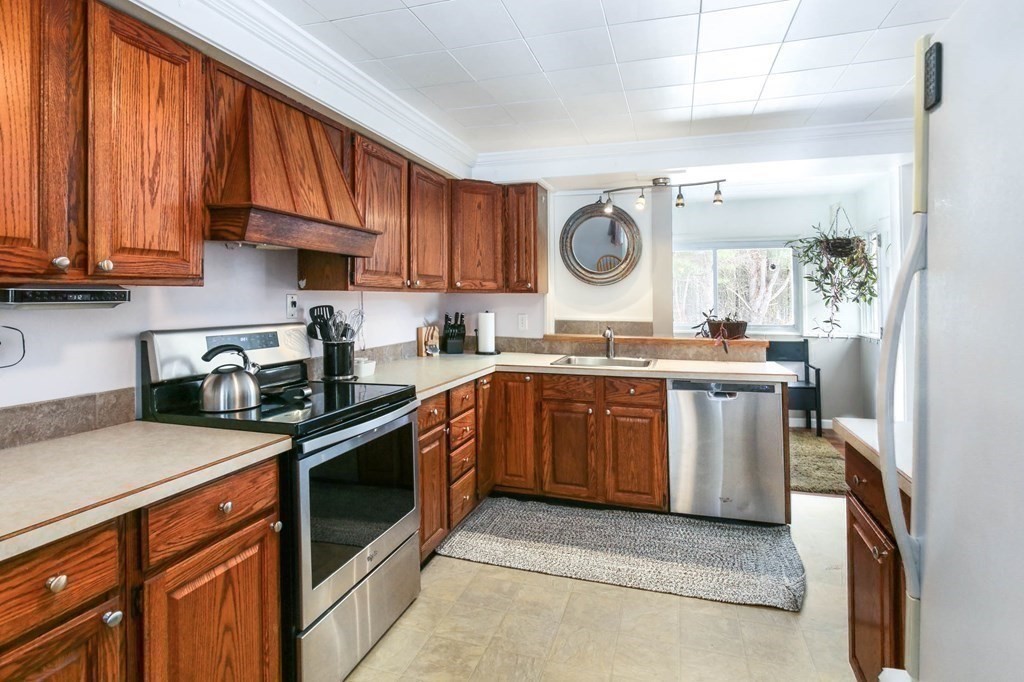 43 River Road Sturbridge, MA 01566 - Photo 9 of 42