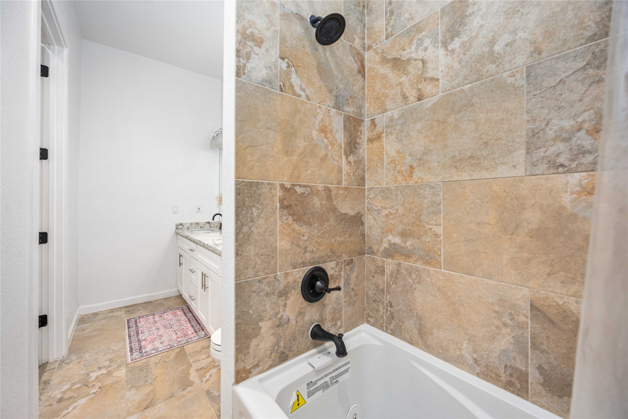 14108 Bridgeport Road, Unit B Houston, TX 77047 - Photo 19 of 24 a bathroom with a tub