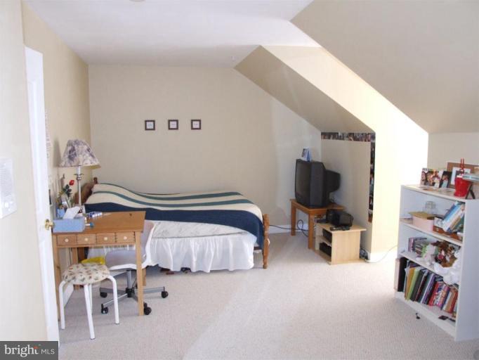 12168 Tryton Way Reston, VA 20190 - Photo 22 of 24 Bedroom #2