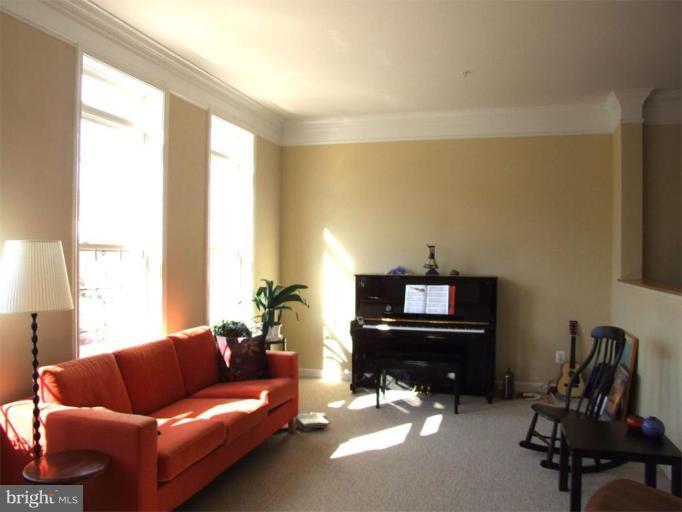 12168 Tryton Way Reston, VA 20190 - Photo 5 of 24 Living Room